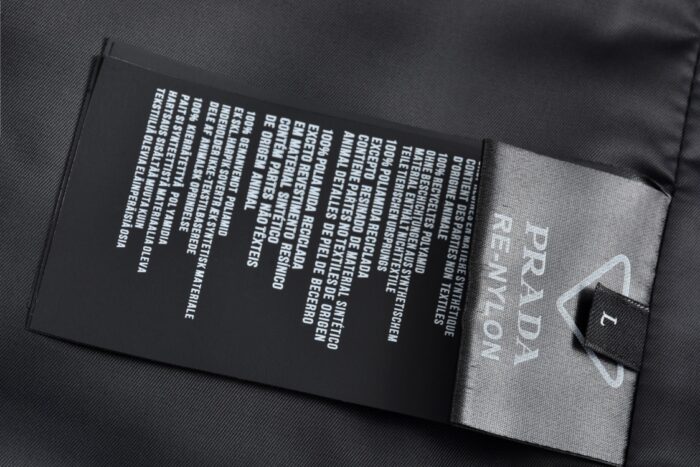 프라다 세모 로고 퀼팅 지퍼 코튼 자켓 블랙 레플리카 미러급 SA급 S급 고퀄리티 하이엔드 최상급 의류 [남성여성공용] 11