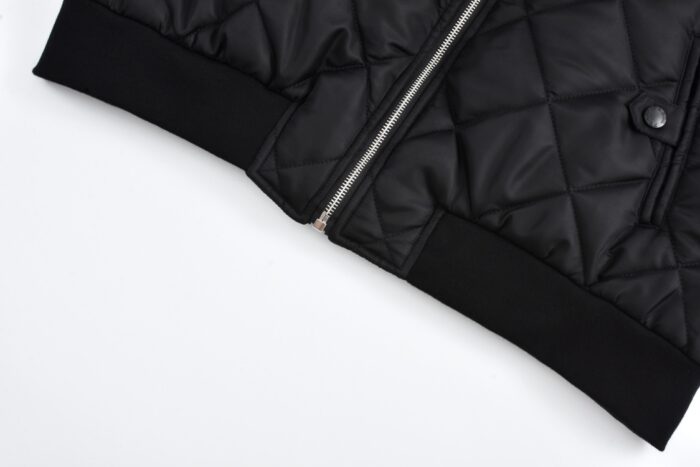 프라다 세모 로고 퀼팅 지퍼 코튼 자켓 블랙 레플리카 미러급 SA급 S급 고퀄리티 하이엔드 최상급 의류 [남성여성공용] 7