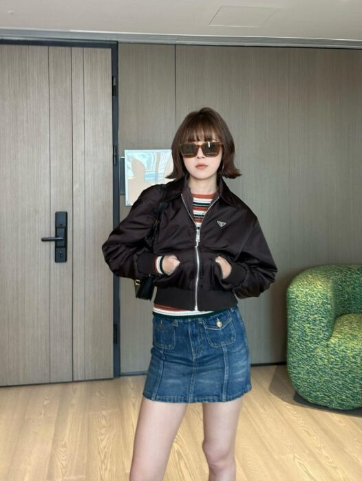 프라다 세모 로고 지퍼 숏 자켓 대추색 레플리카 미러급 SA급 S급 고퀄리티 하이엔드 최상급 의류 [남성여성공용] 2