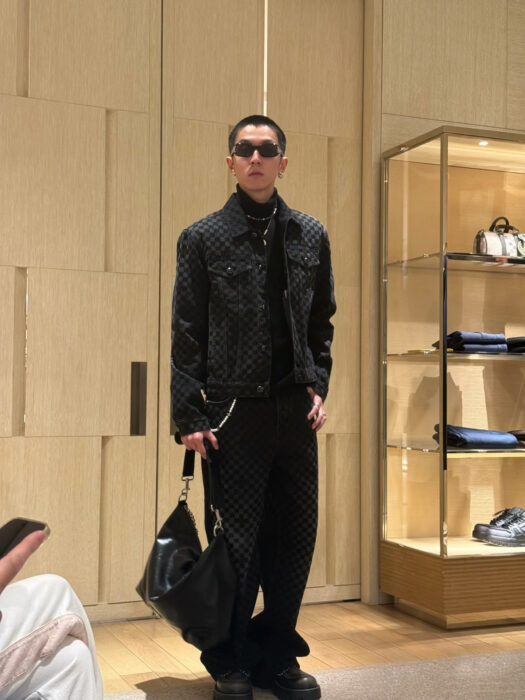 루이비통 플록드 다미에 트러커 데님 자켓 1AHBDV 레플리카 미러급 SA급 S급 고퀄리티 하이엔드 최상급 의류 [남성여성공용]