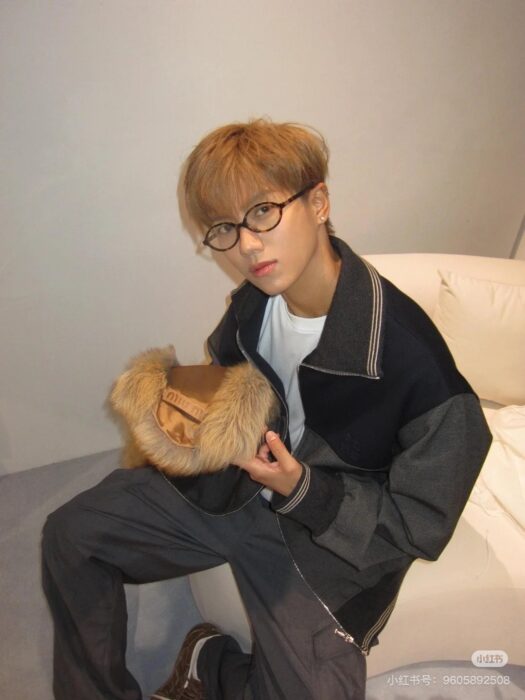 미우미우 지퍼 니트 자켓 레플리카 미러급 SA급 S급 고퀄리티 하이엔드 최상급 의류 [여성] 12