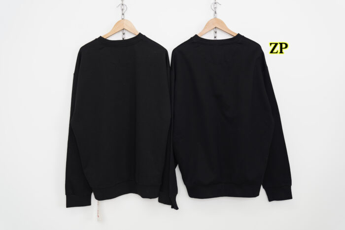 프라다 가슴 세모 모노그램 맨투맨 블랙 UJL30A-11OQ-F0806-S-222 레플리카 미러급 SA급 S급 고퀄리티 하이엔드 최상급 의류 [남성여성공용] 4