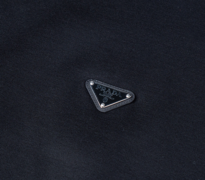 프라다 가슴 세모 모노그램 맨투맨 블랙 UJL30A-11OQ-F0806-S-222 레플리카 미러급 SA급 S급 고퀄리티 하이엔드 최상급 의류 [남성여성공용] 8