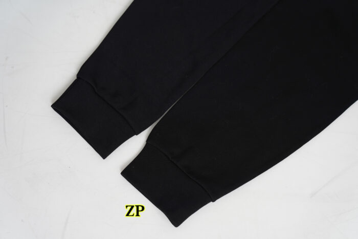 프라다 가슴 세모 모노그램 맨투맨 블랙 UJL30A-11OQ-F0806-S-222 레플리카 미러급 SA급 S급 고퀄리티 하이엔드 최상급 의류 [남성여성공용] 10