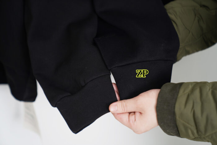 프라다 가슴 세모 모노그램 맨투맨 블랙 UJL30A-11OQ-F0806-S-222 레플리카 미러급 SA급 S급 고퀄리티 하이엔드 최상급 의류 [남성여성공용] 19