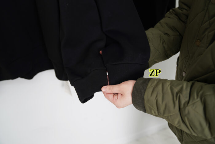 프라다 가슴 세모 모노그램 맨투맨 블랙 UJL30A-11OQ-F0806-S-222 레플리카 미러급 SA급 S급 고퀄리티 하이엔드 최상급 의류 [남성여성공용] 20