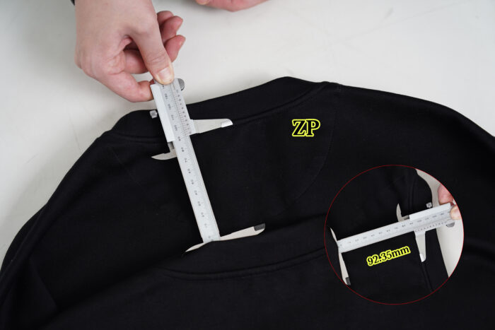 프라다 가슴 세모 모노그램 맨투맨 블랙 UJL30A-11OQ-F0806-S-222 레플리카 미러급 SA급 S급 고퀄리티 하이엔드 최상급 의류 [남성여성공용] 21