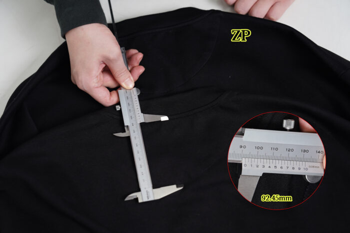 프라다 가슴 세모 모노그램 맨투맨 블랙 UJL30A-11OQ-F0806-S-222 레플리카 미러급 SA급 S급 고퀄리티 하이엔드 최상급 의류 [남성여성공용] 22