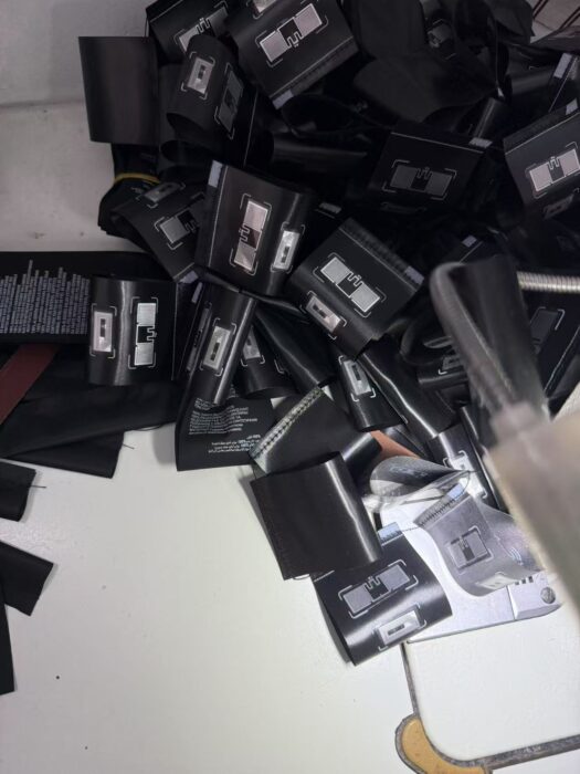 프라다 가슴 세모 모노그램 맨투맨 블랙 UJL30A-11OQ-F0806-S-222 레플리카 미러급 SA급 S급 고퀄리티 하이엔드 최상급 의류 [남성여성공용] 33