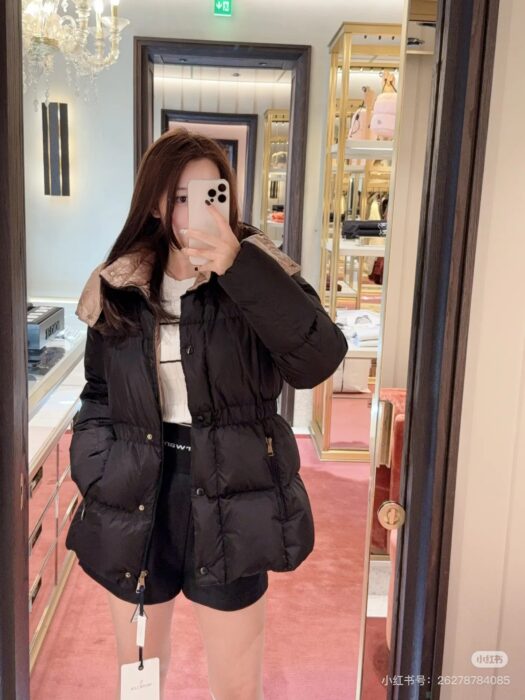 몽클레어 Agneux 스퀘어 퀼팅 후드 쇼트 다운 자켓 레플리카 미러급 SA급 S급 고퀄리티 하이엔드 최상급 의류 [여성] 4