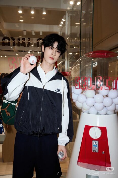 미우미우 x 뉴발란스 테크니컬 포플린 후디 자켓 레플리카 미러급 SA급 S급 고퀄리티 하이엔드 최상급 의류 [여성] 18