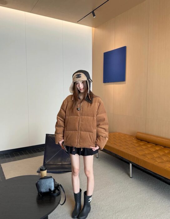 미우미우 코듀로이 및 나파 가죽 다운 자켓 레플리카 미러급 SA급 S급 고퀄리티 하이엔드 최상급 의류 [여성] 3