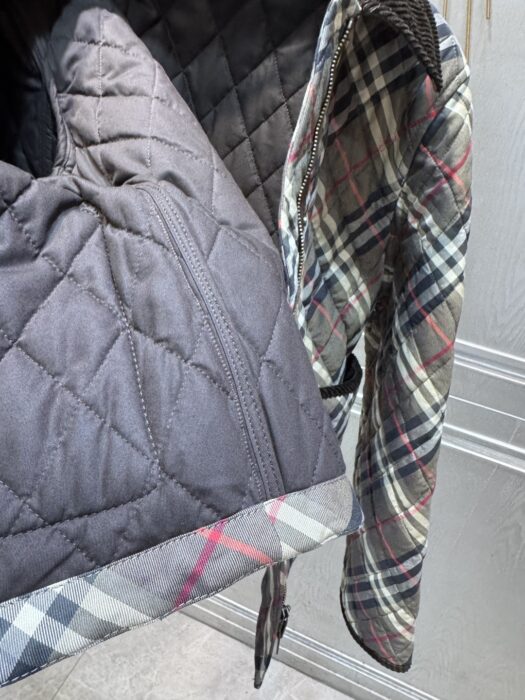 버버리 크롭 체크 퀼팅 코튼 자켓 레플리카 미러급 SA급 S급 고퀄리티 하이엔드 최상급 의류 [여성] 8