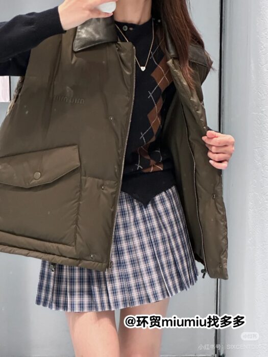 미우미우 테크니컬 퐁제 다운 베스트 레플리카 미러급 SA급 S급 고퀄리티 하이엔드 최상급 의류 [여성] 12