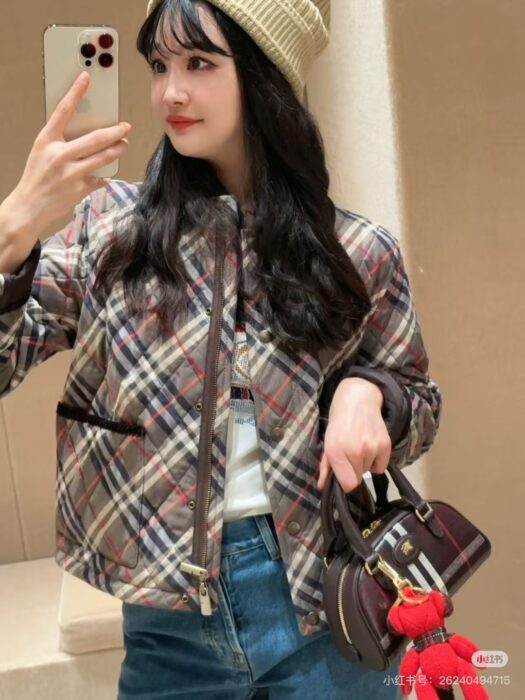 버버리 크롭 체크 퀼팅 코튼 자켓 레플리카 미러급 SA급 S급 고퀄리티 하이엔드 최상급 의류 [여성] 11