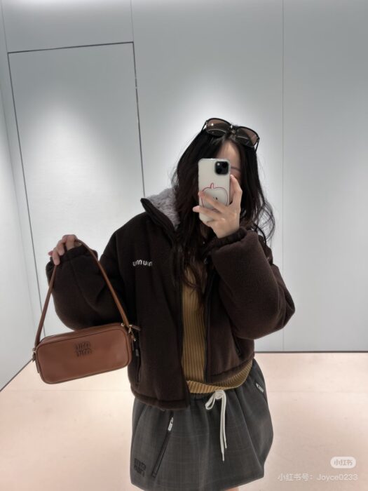 미우미우 플리스 다운 자켓 레플리카 미러급 SA급 S급 고퀄리티 하이엔드 최상급 의류 [여성] 11