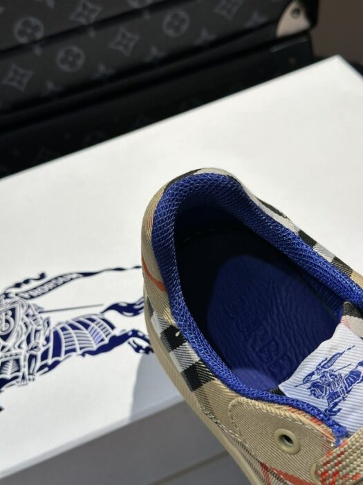 버버리 체크 테라스 스니커즈 레플리카 미러급 SA급 S급 고퀄리티 최상급 하이엔드 신발 [남성] 9