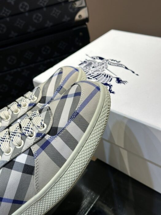 버버리 체크 테라스 스니커즈 레플리카 미러급 SA급 S급 고퀄리티 최상급 하이엔드 신발 [남성] 9