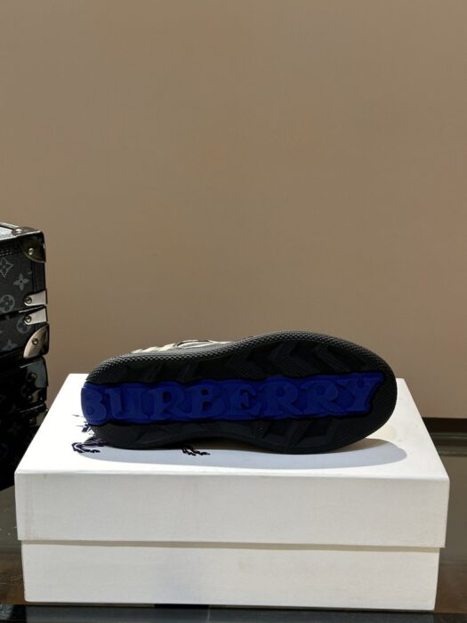 버버리 체크 테라스 스니커즈 레플리카 미러급 SA급 S급 고퀄리티 최상급 하이엔드 신발 [남성] 9