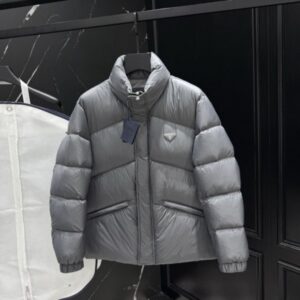 프라다 메탈 플레이트 다운 패딩 자켓 레플리카 미러급 SA급 S급 고퀄리티 하이엔드 최상급 의류 [남성]