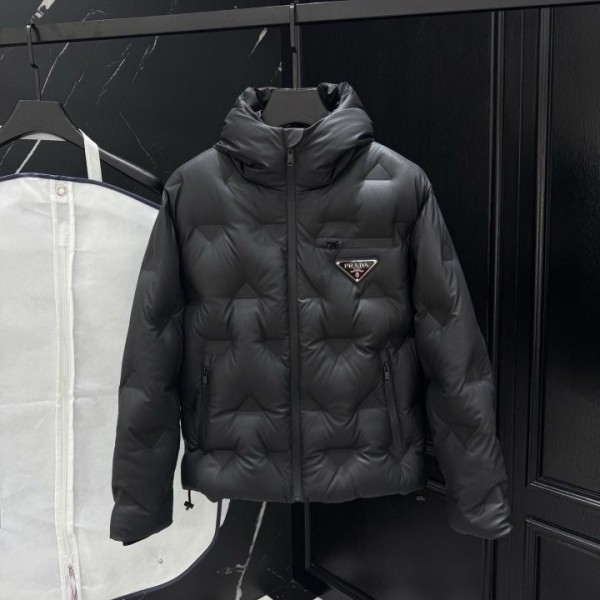 프라다 트라이앵글 엠보 다운 패딩 자켓 레플리카 미러급 SA급 S급 고퀄리티 하이엔드 최상급 의류 [남성]