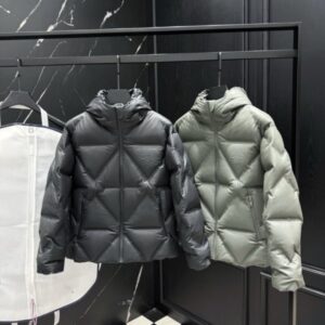 프라다 트라이앵글 엠보 다운 패딩 자켓 레플리카 미러급 SA급 S급 고퀄리티 하이엔드 최상급 의류 [남성]