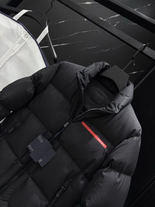 프라다 러버 로고 다운 패딩 자켓 레플리카 미러급 SA급 S급 고퀄리티 하이엔드 최상급 의류 [남성] 9