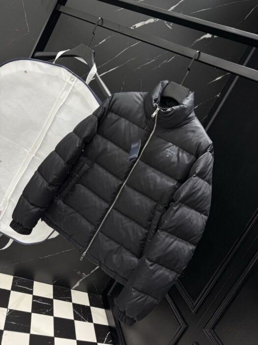 프라다 로고 다운 패딩 자켓 레플리카 미러급 SA급 S급 고퀄리티 하이엔드 최상급 의류 [남성] 5