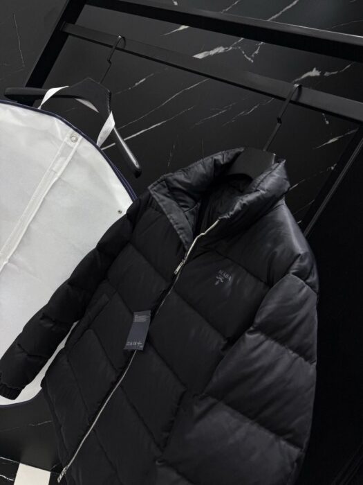 프라다 로고 다운 패딩 자켓 레플리카 미러급 SA급 S급 고퀄리티 하이엔드 최상급 의류 [남성] 9