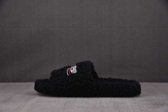 발렌시아가 퍼 슬리퍼 화이트 레플리카 미러급 SA급 S급 고퀄리티 최상급 하이엔드 신발 [남성여성공용]