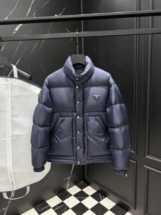 프라다 메탈 플레이트 다운 패딩 자켓 레플리카 미러급 SA급 S급 고퀄리티 하이엔드 최상급 의류 [남성] 11