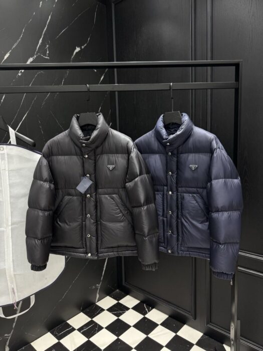 프라다 메탈 플레이트 다운 패딩 자켓 레플리카 미러급 SA급 S급 고퀄리티 하이엔드 최상급 의류 [남성] 2