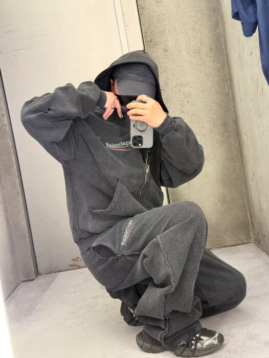 발렌시아가 웨이브 모노그램 뒤집어 디자인 후드집업 다크 그레이 레플리카 미러급 SA급 S급 고퀄리티 하이엔드 최상급 의류 [남성여성공용]