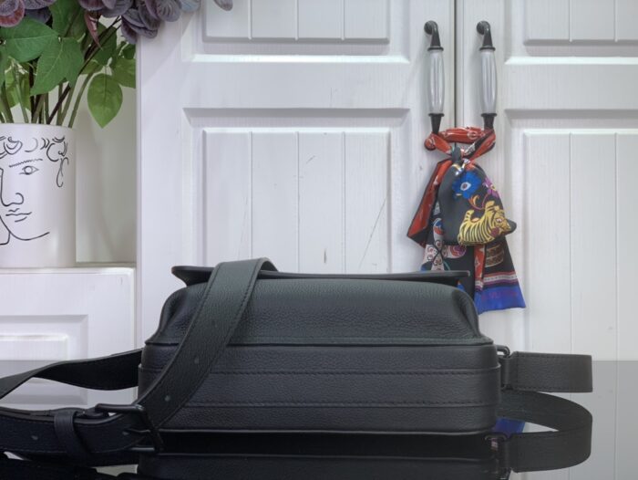 루이비통 보딩 메신저 M15265 블랙 레플리카 미러급 SA급 S급 고퀄리티 최상급 하이엔드 가방 [남성여성공용] 5