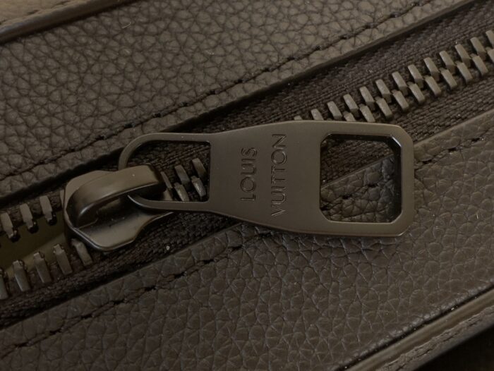 루이비통 보딩 메신저 M15265 블랙 레플리카 미러급 SA급 S급 고퀄리티 최상급 하이엔드 가방 [남성여성공용] 6