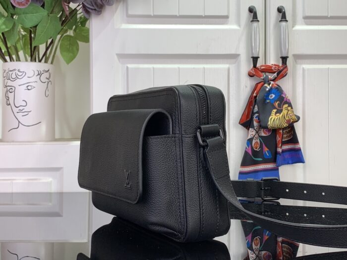 루이비통 보딩 메신저 M15265 블랙 레플리카 미러급 SA급 S급 고퀄리티 최상급 하이엔드 가방 [남성여성공용] 4