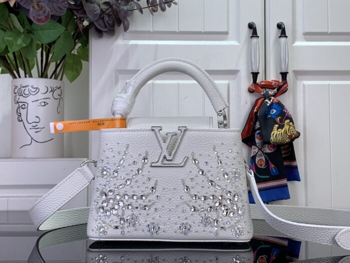 루이비통 카퓌신 미니 M25934 화이트 레플리카 미러급 SA급 S급 고퀄리티 최상급 하이엔드 가방 [여성]