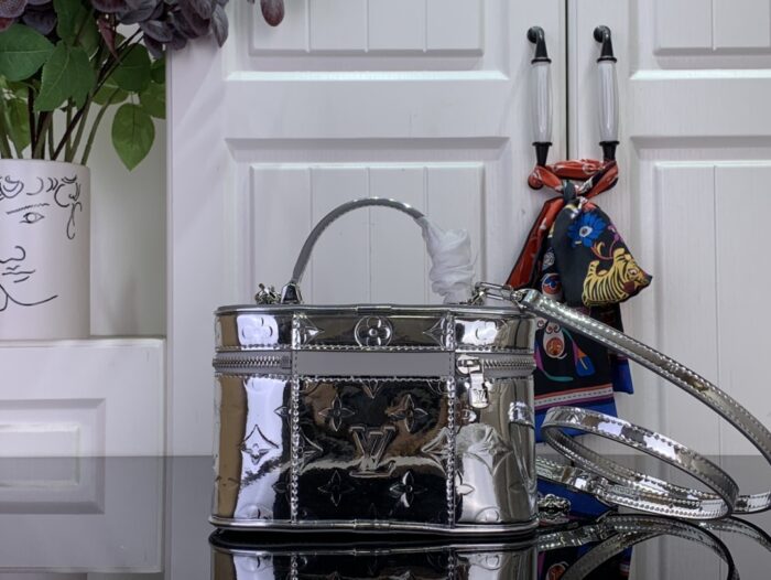 루이비통 베니티 체인 파우치 M26097 실버 레플리카 미러급 SA급 S급 고퀄리티 최상급 하이엔드 가방 [여성] 2