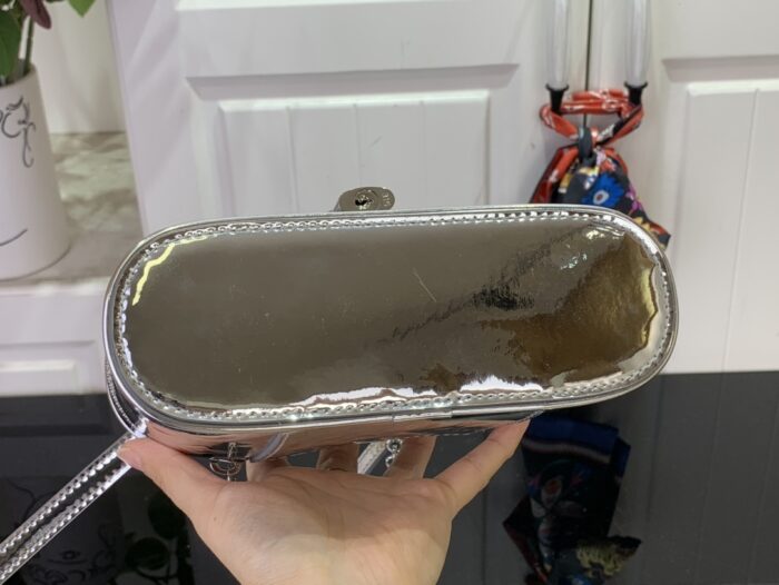 루이비통 베니티 체인 파우치 M26097 실버 레플리카 미러급 SA급 S급 고퀄리티 최상급 하이엔드 가방 [여성] 5