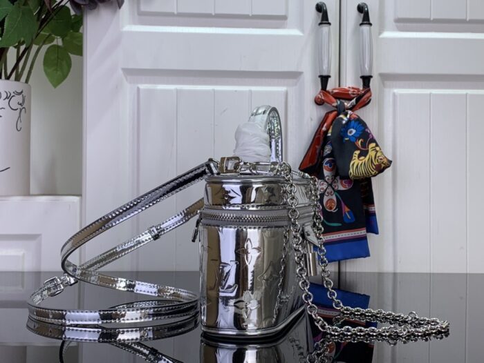 루이비통 베니티 체인 파우치 M26097 실버 레플리카 미러급 SA급 S급 고퀄리티 최상급 하이엔드 가방 [여성] 4