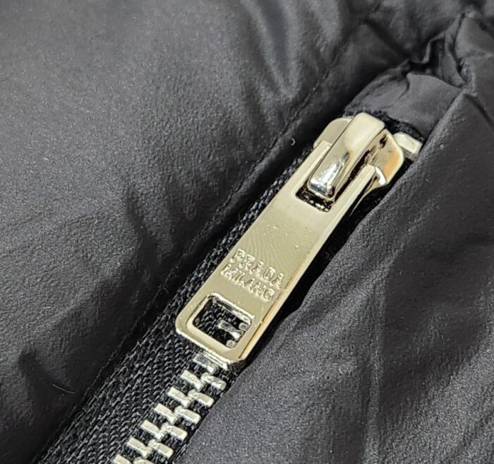 프라다 포켓로고 구스다운 후드 패딩 자켓 레플리카 미러급 SA급 S급 고퀄리티 하이엔드 최상급 의류 [남성] 18