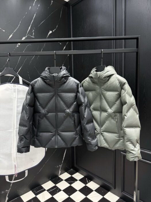 프라다 트라이앵글 엠보 다운 패딩 자켓 레플리카 미러급 SA급 S급 고퀄리티 하이엔드 최상급 의류 [남성] 2