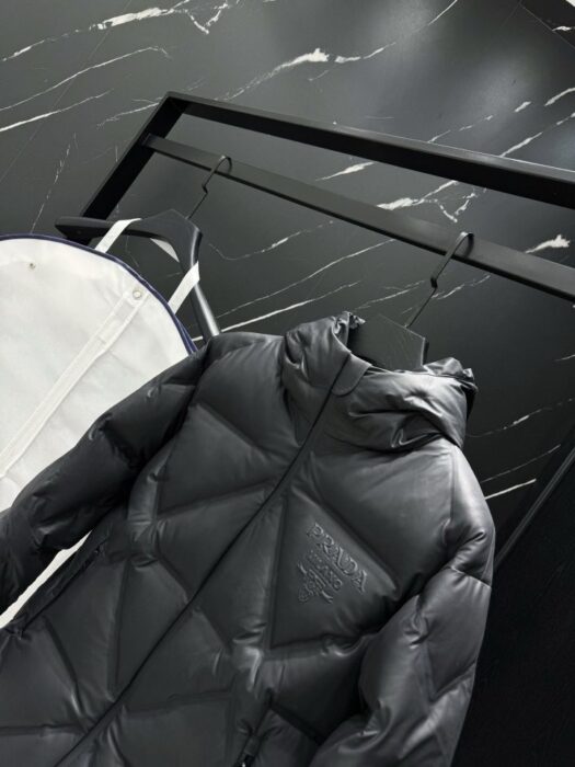 프라다 트라이앵글 엠보 다운 패딩 자켓 레플리카 미러급 SA급 S급 고퀄리티 하이엔드 최상급 의류 [남성] 11