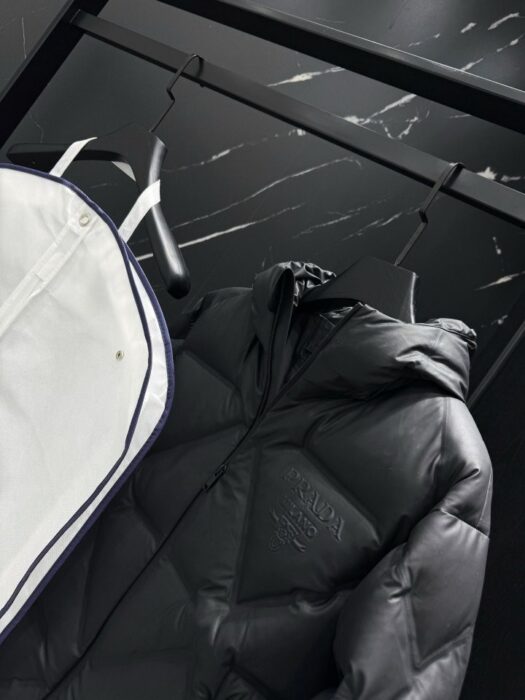 프라다 트라이앵글 엠보 다운 패딩 자켓 레플리카 미러급 SA급 S급 고퀄리티 하이엔드 최상급 의류 [남성] 12