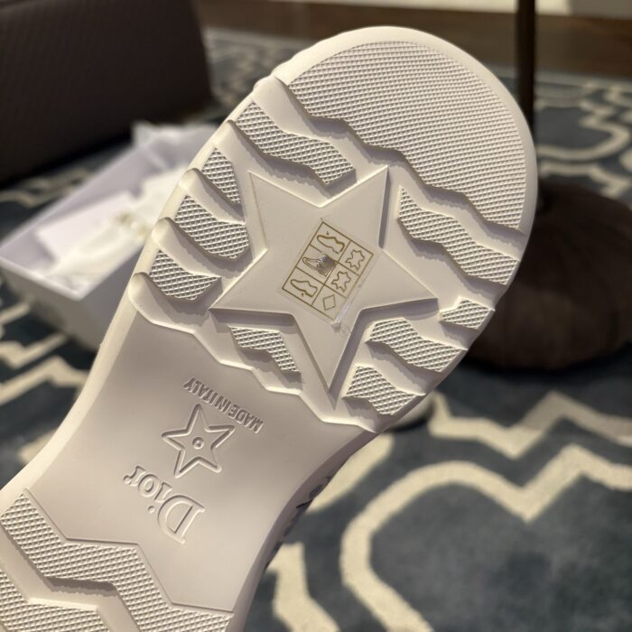 디올알프스 디올 프로스트 앵클 부츠 디올 오블리크 퀼티드 나일론 샴브레이 블루 에크루 레플리카 미러급 SA급 S급 고퀄리티 최상급 하이엔드 신발 [여성] 9