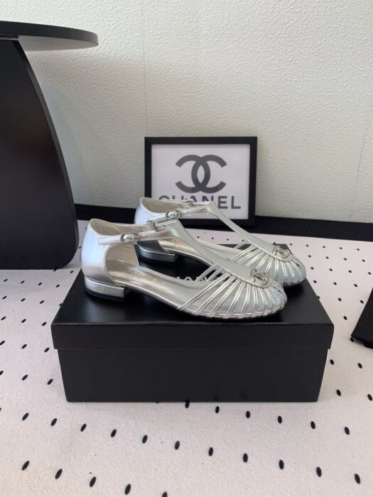 샤넬 인터로킹 CC T스트랩 샌들 레플리카 미러급 SA급 S급 고퀄리티 최상급 하이엔드 신발 [여성] 3