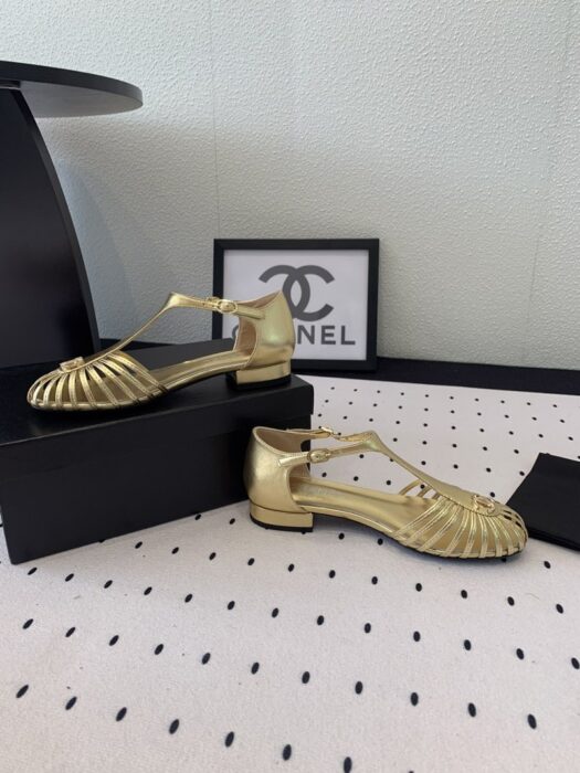 샤넬 인터로킹 CC T스트랩 샌들 레플리카 미러급 SA급 S급 고퀄리티 최상급 하이엔드 신발 [여성] 3