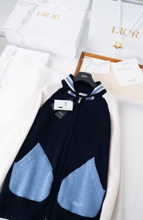 디올 은방울꽃 바시티 가디건 레플리카 미러급 SA급 S급 고퀄리티 하이엔드 최상급 의류 [남성여성공용] 21