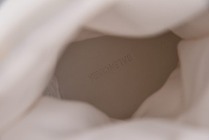 발렌시아가 알래스카 부츠 화이트 레플리카 미러급 SA급 S급 고퀄리티 최상급 하이엔드 신발 [남성여성공용] 9