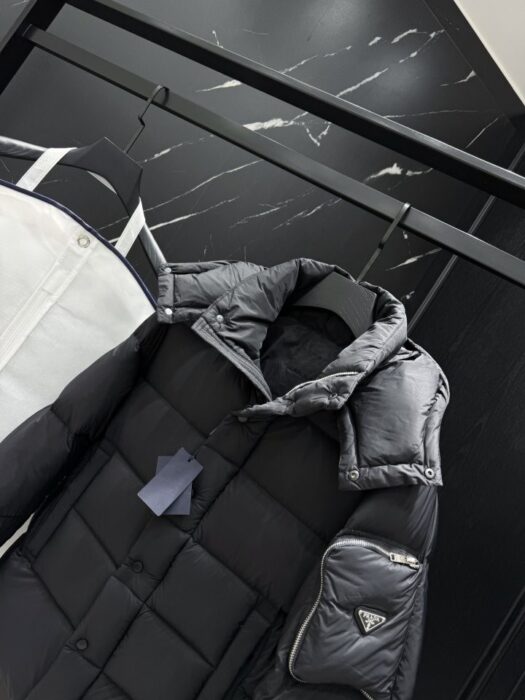 프라다 지퍼 포켓 다운 패딩 자켓 레플리카 미러급 SA급 S급 고퀄리티 하이엔드 최상급 의류 [남성] 11